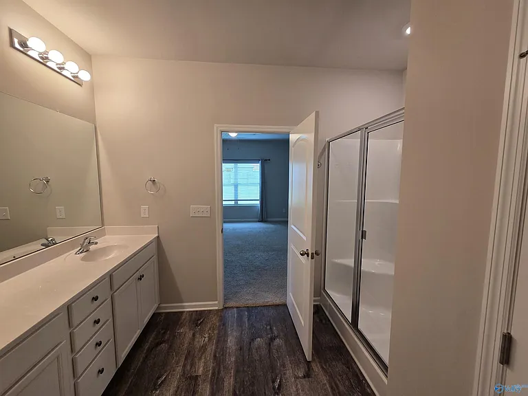 105 Fellington Ct — Photo 8