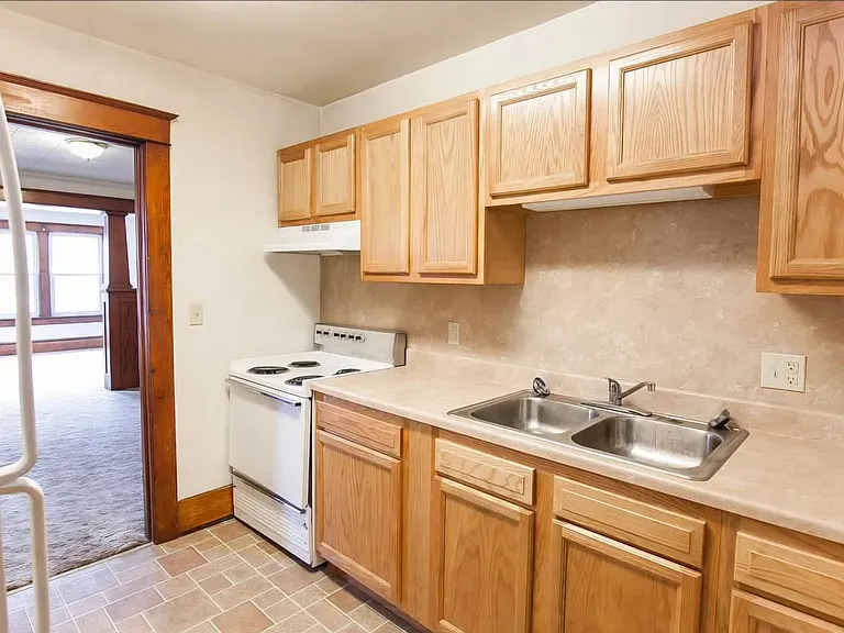 21 N Henderson St #2B — Photo 5
