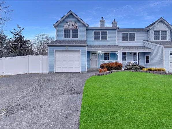 64 Elm Street #64, Central Islip, NY 11722