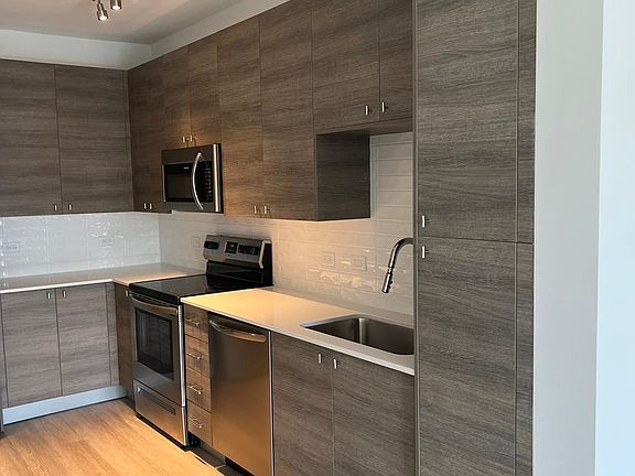 3rd image of 1922 NE 149th St #131