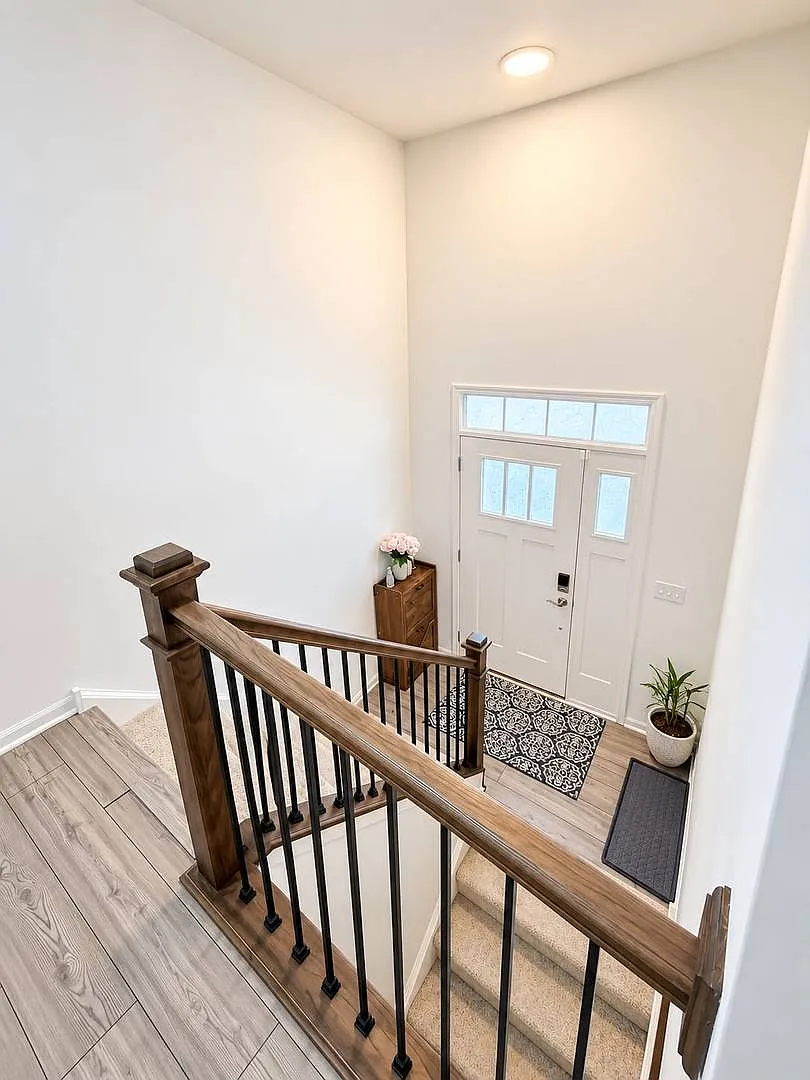 3 bed, 2.5 bath, 1894 sqft, $3,300 — Photo 2