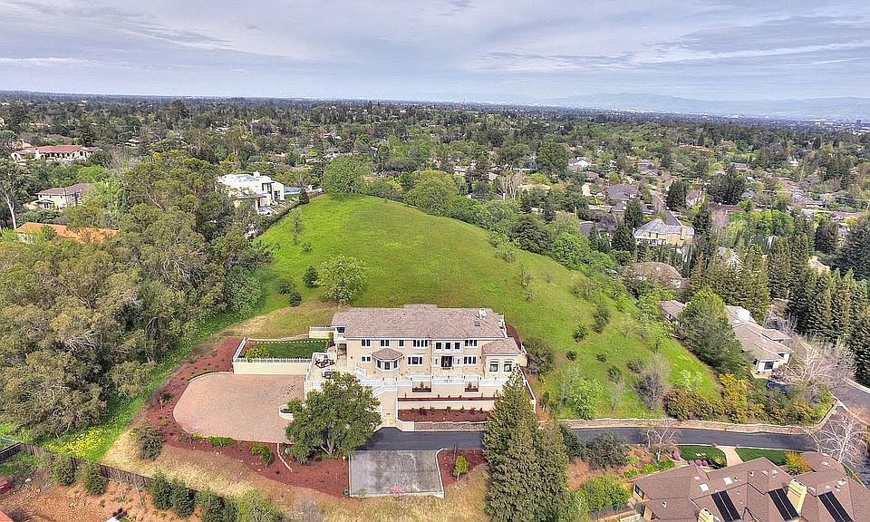 1st image of 15759 Oak Knoll Ct