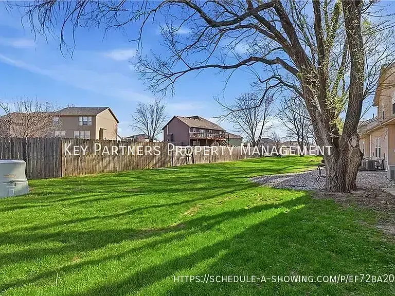 744 Woodson Ln — Photo 18