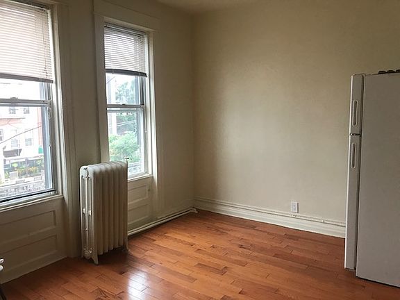 3rd image of 30-20 46th St Floor 2