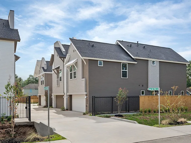 7504 Carver Rd #E — Photo 1