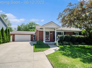 30800 Alger Blvd, Madison Heights, MI 48071