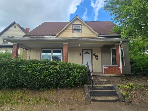 413 N 9th St, Coshocton, OH 43812