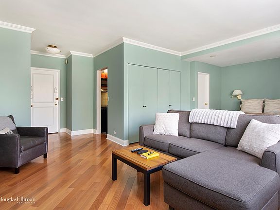 2nd image of 35 Park Ave APT 19C
