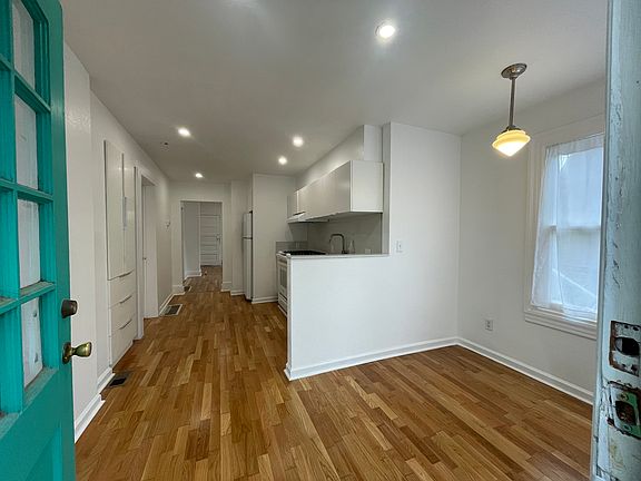 Entry, Breakfast nook, Kitchen