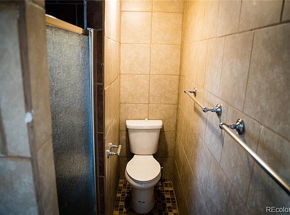 5th image of 202 S Neilson Ave