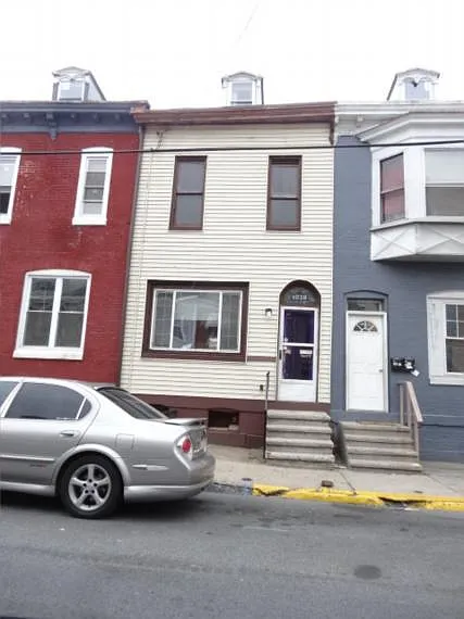 1038 Muhlenberg St photo 1
