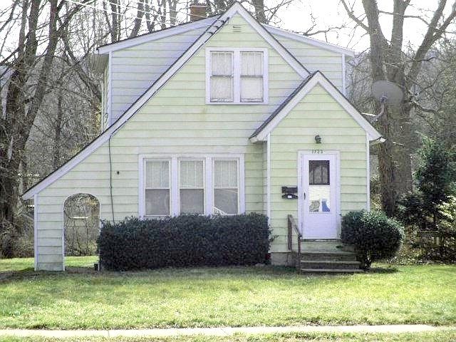 1st image of 239 Kingsbury Ave