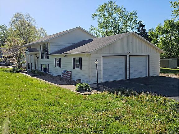 3rd image of 616 W University Ave
