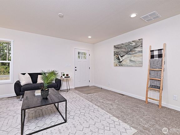 3rd image of 2420 E timberlake Drive W