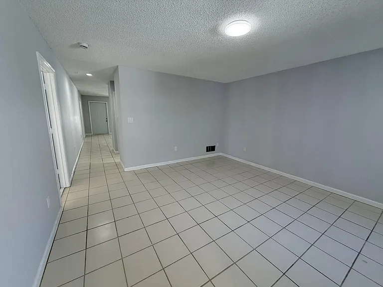 182 Sparrow Dr — Photo 1