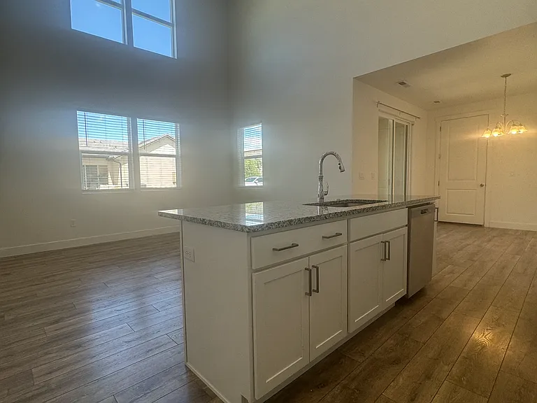 662 W Rosa Ln — Photo 4