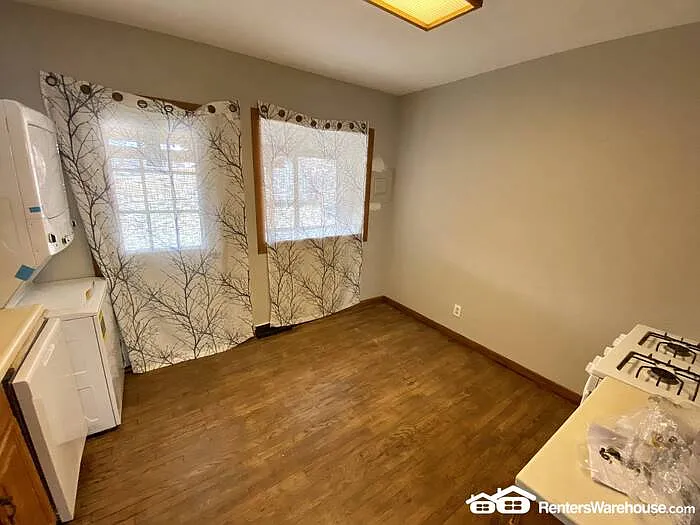 1263 Ames St — Photo 2