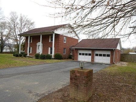 1st image of 916 Lyons Dr