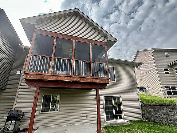 2nd image of 278 Hickory Ct
