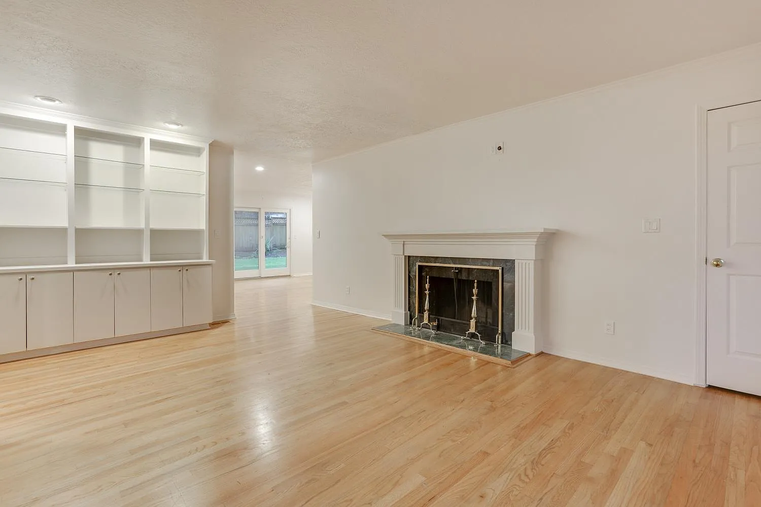 338 Laurel St — Photo 2