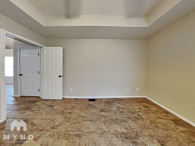 1003 W Snider St — Photo 8