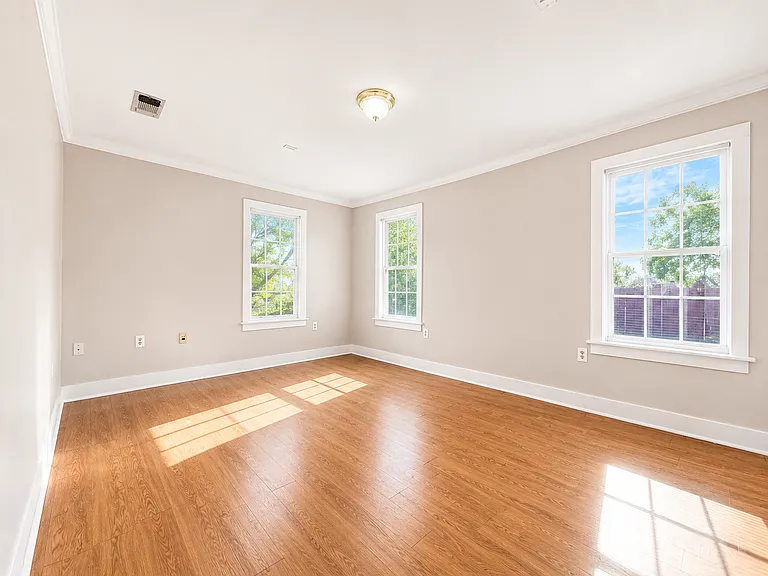 2208 Coggin Ave — Photo 6