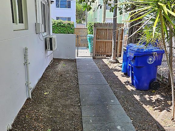 4th image of 635 SW 16th Ave