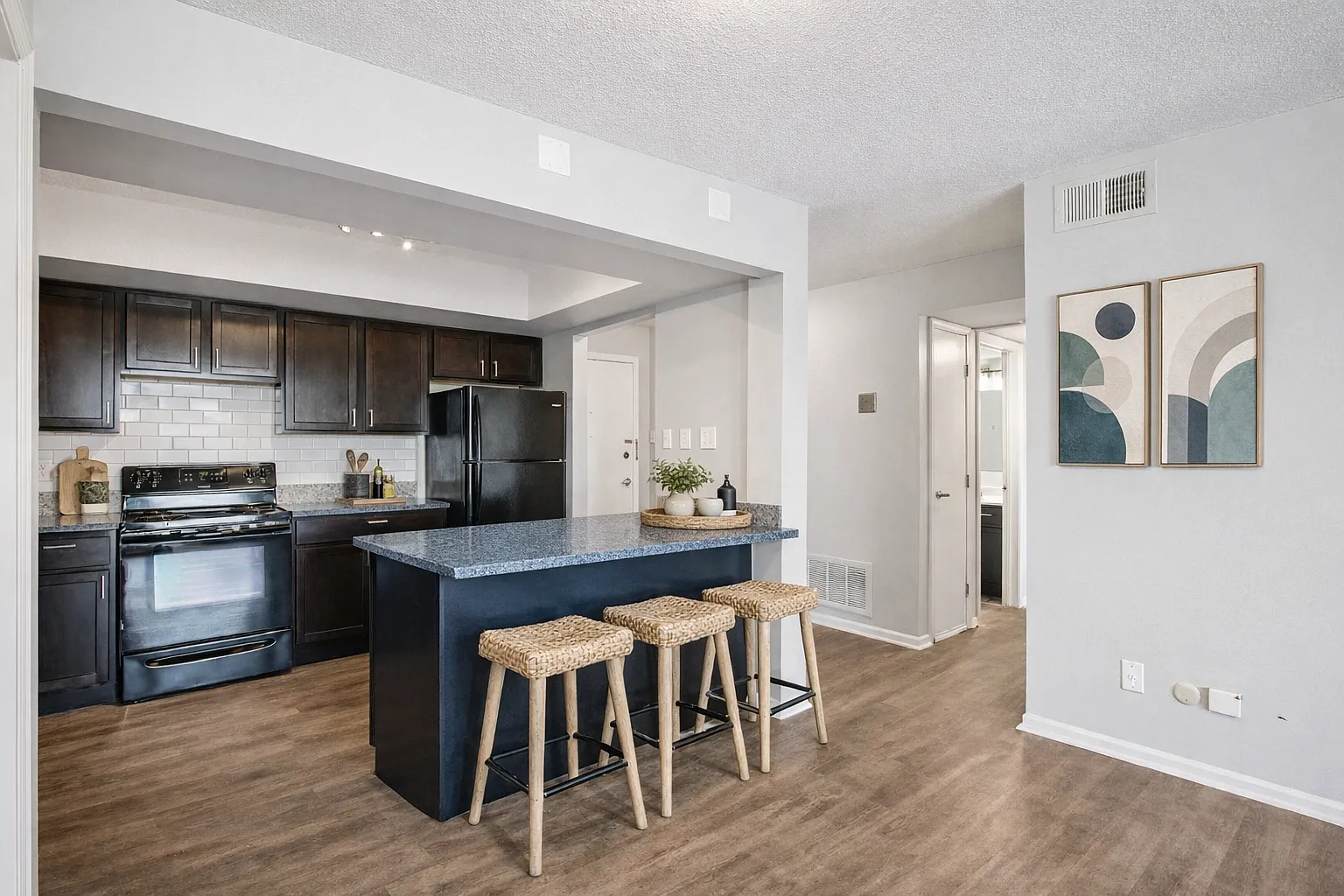 Edgewater Apartments — Photo 3