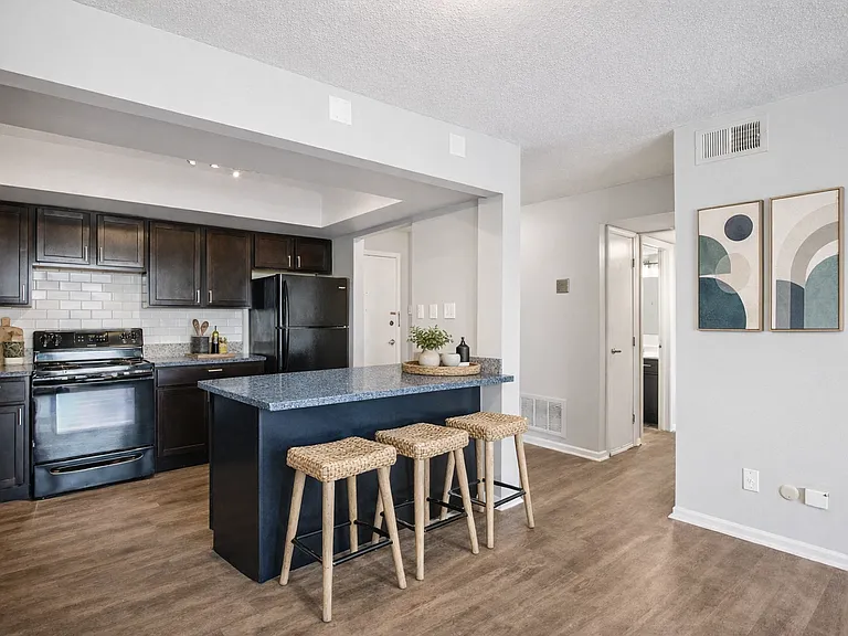 Edgewater Apartments — Photo 3