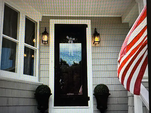 54 Woodlawn Avenue, Naugatuck, CT 06770