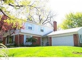 714 N Shady Hollow Cir, Bloomfield Hills, MI 48304