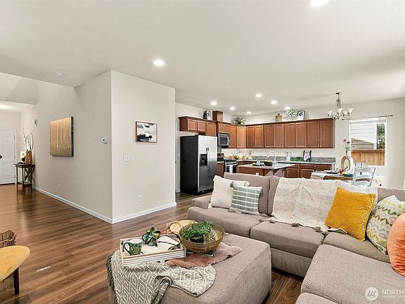5th image of 1714 Craig Road SE