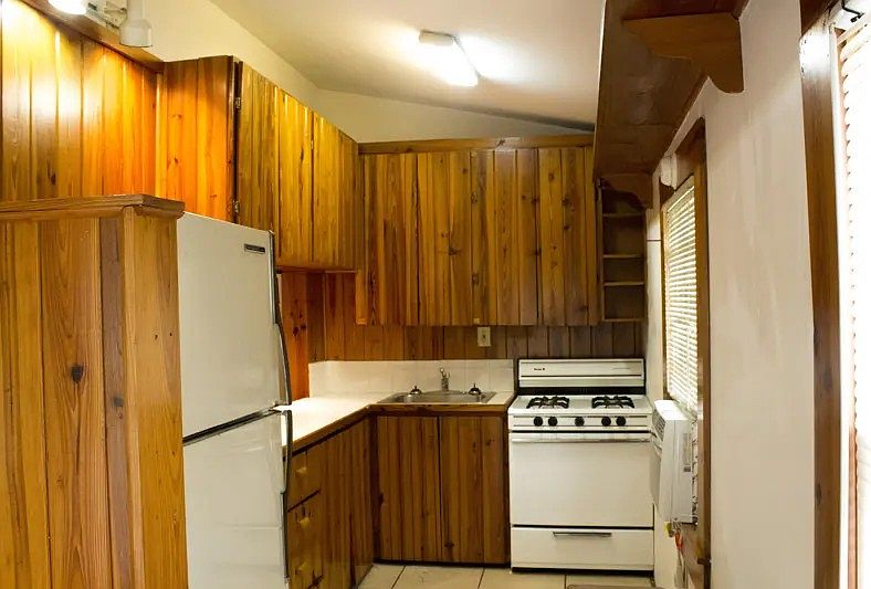 2nd image of 622 NE 2nd St #3