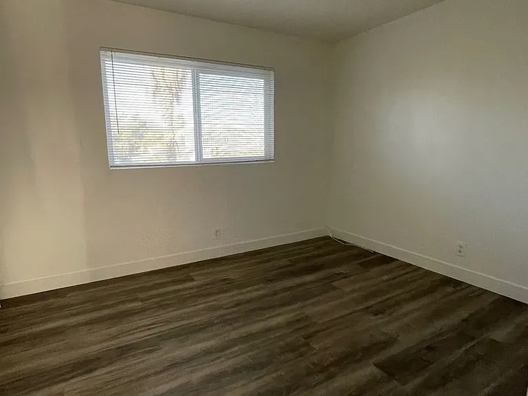 1834 Jefferson St — Photo 7