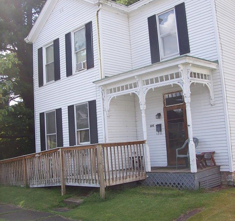 1st image of 225 Commerce St