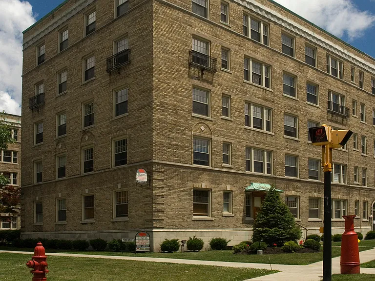 Elliott Apartments — Photo 69