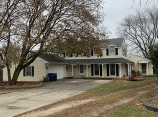 3N161 Ridgeview St, West Chicago, IL 60185