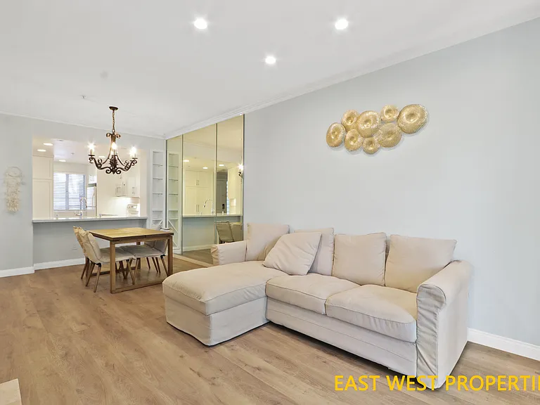 2243 Martin #314 — Photo 8