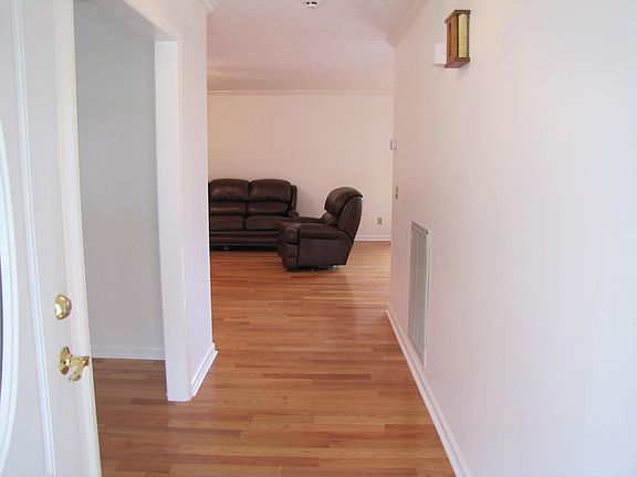 5th image of 470 Oak Forest Pl