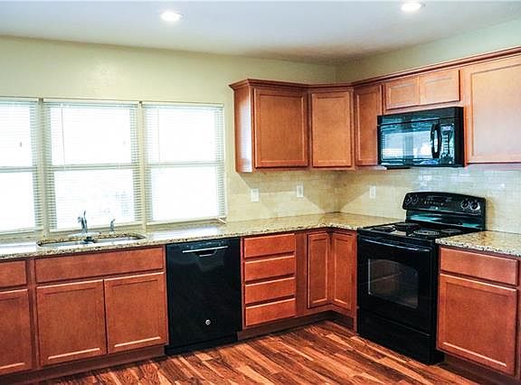 4th image of 5061 Nash Dr