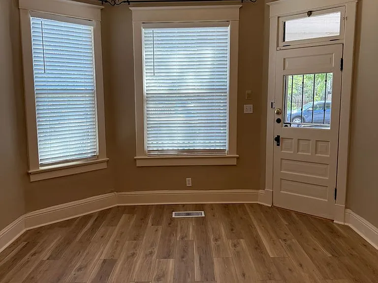 509 Walter St SE — Photo 2