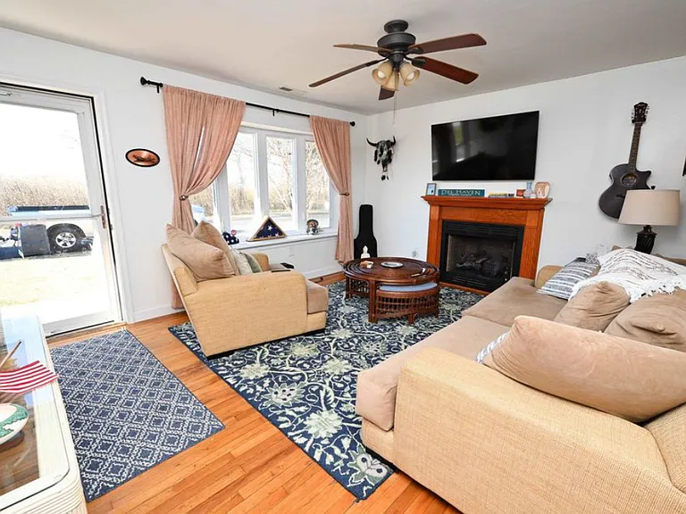 214 Sunray Rd — Photo 3