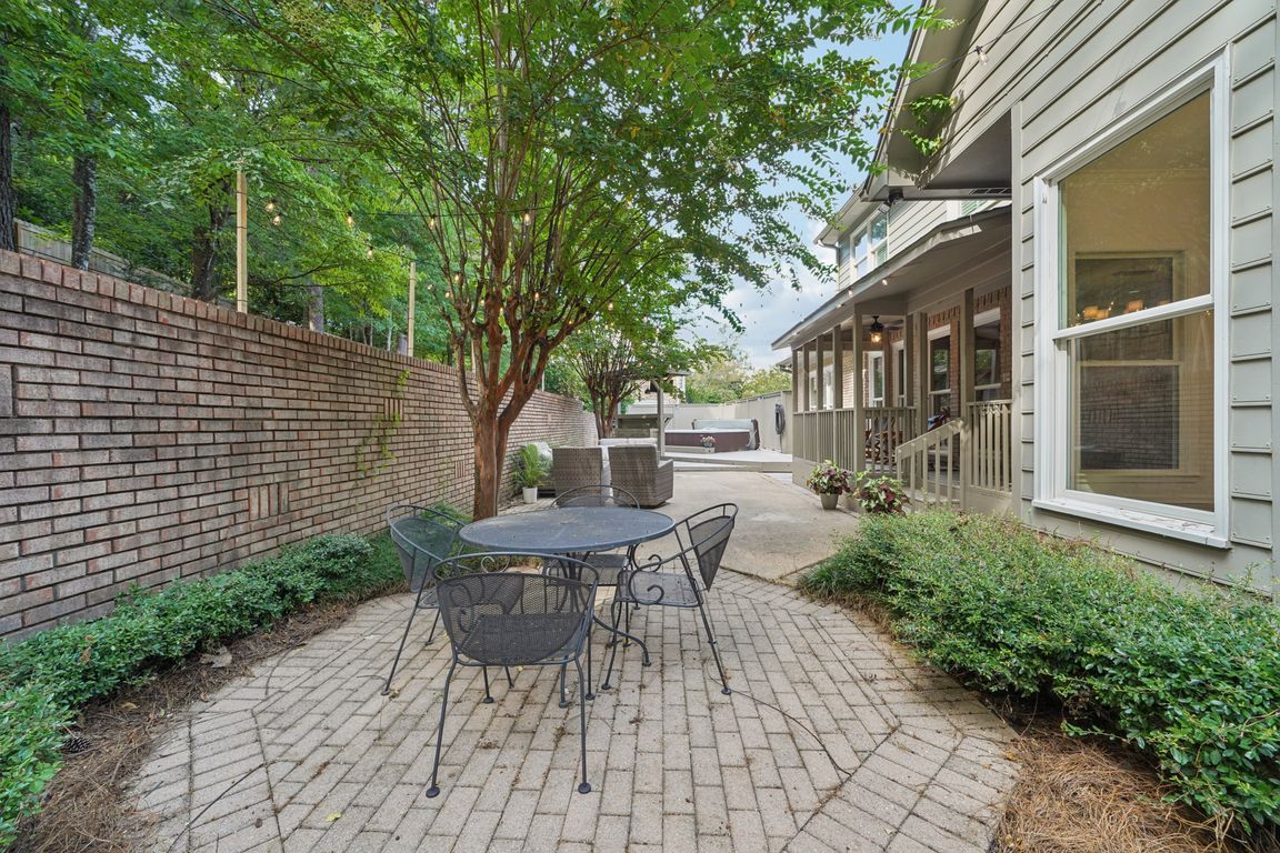 Brookhill Dr-S0908-058.jpg