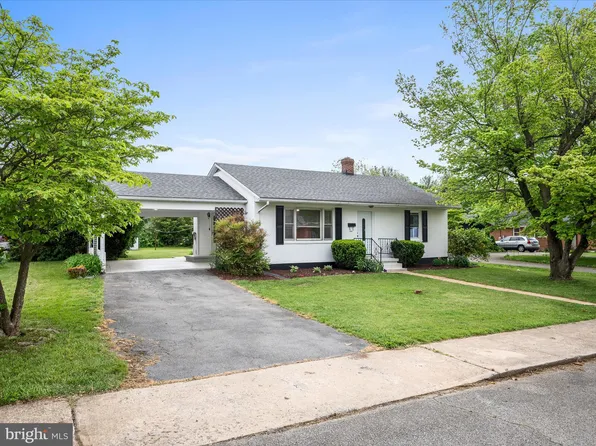 609 S Seminary St, Charles Town, WV 25414