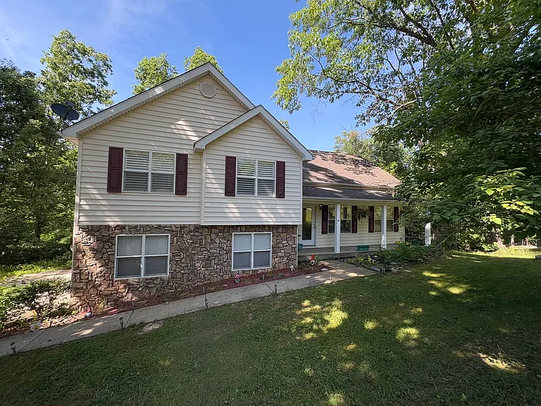 5 Crescent Ln — Photo 1