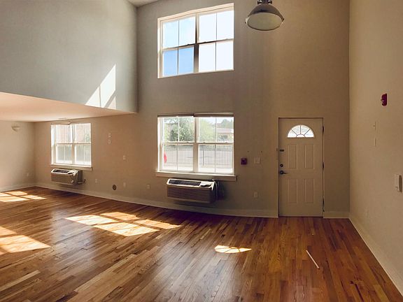 3rd image of 140 Sussex Ave #102