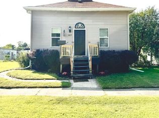 1417 Nebraska St, Muscatine, IA 52761