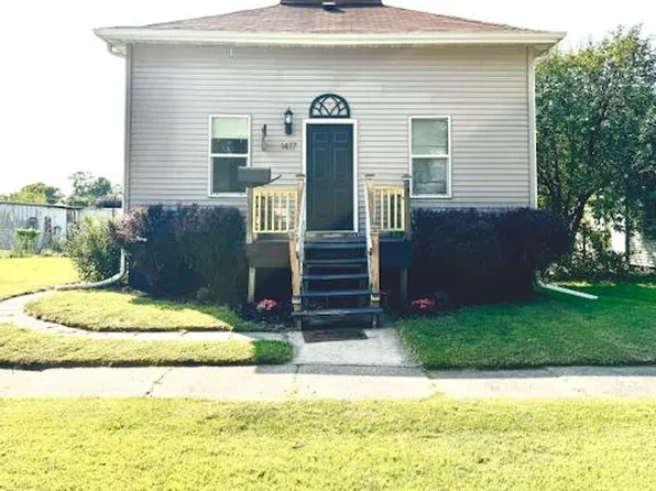 1417 Nebraska St, Muscatine, IA 52761