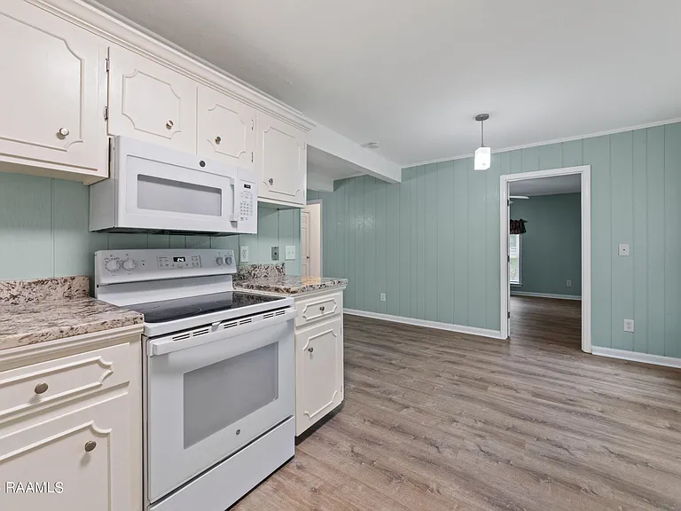 218 Debby Dr — Photo 10