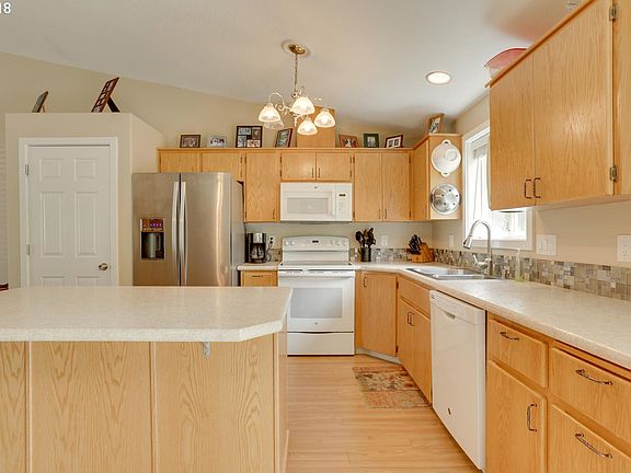 4th image of 10415 NE 80th St
